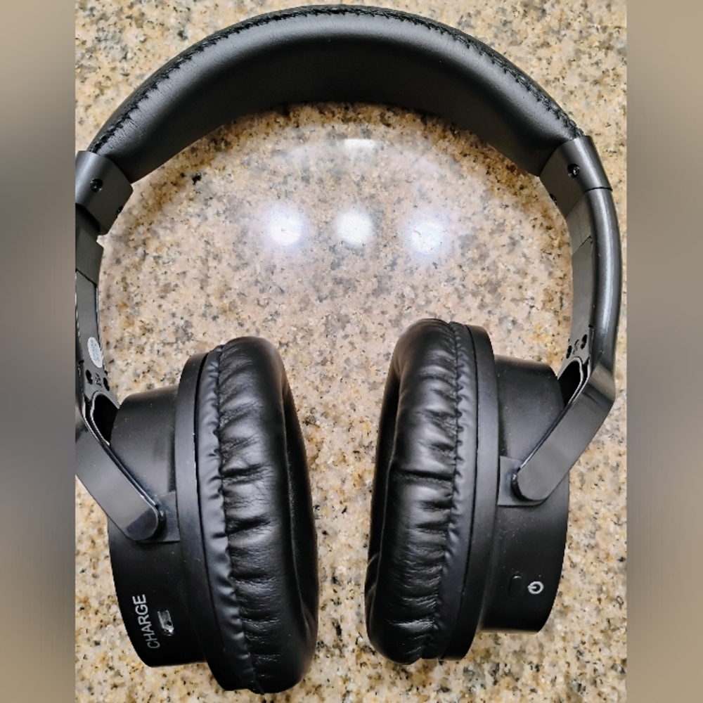 Sharper Image  Bluetooth Headphones New